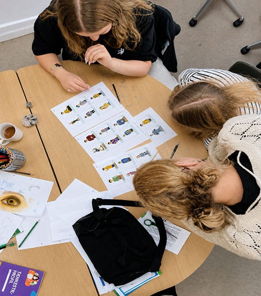 Elever i MiLife-forløb arbejder med selvindsigt, kommunikation og personlig udvikling i et trygt læringsmiljø.